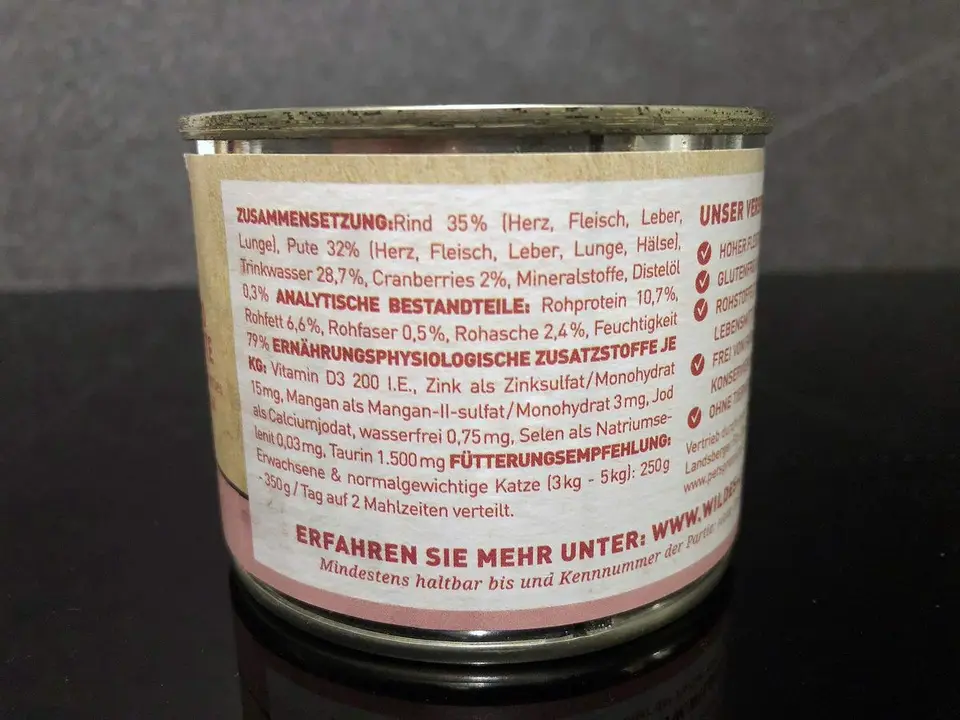 Rohasche im Katzenfutter - Ist das schädlich und was bedeutet das?